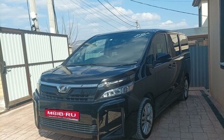 Toyota Voxy III, 2018 год, 2 150 000 рублей, 6 фотография