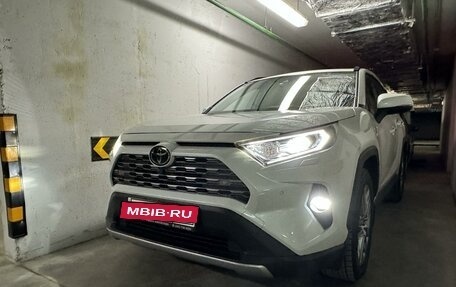 Toyota RAV4, 2021 год, 4 000 000 рублей, 14 фотография