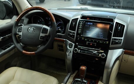 Toyota Land Cruiser 200, 2013 год, 4 950 000 рублей, 18 фотография