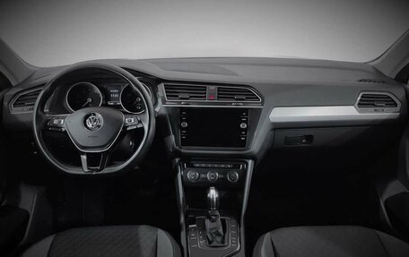 Volkswagen Tiguan II, 2019 год, 1 816 000 рублей, 5 фотография