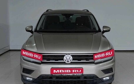 Volkswagen Tiguan II, 2019 год, 1 816 000 рублей, 2 фотография