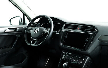 Volkswagen Tiguan II, 2019 год, 2 999 000 рублей, 9 фотография