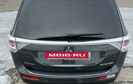 Mitsubishi Outlander III рестайлинг 3, 2014 год, 2 100 000 рублей, 8 фотография