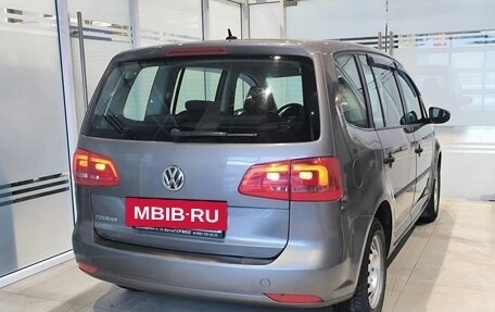 Volkswagen Touran III, 2010 год, 999 000 рублей, 4 фотография