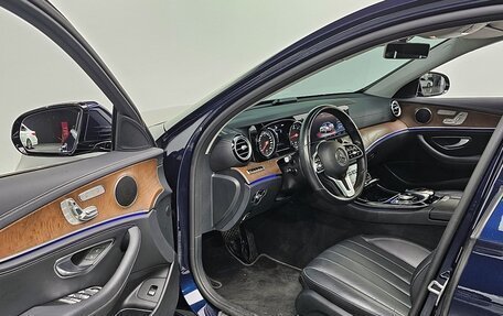 Mercedes-Benz E-Класс, 2019 год, 2 750 000 рублей, 4 фотография
