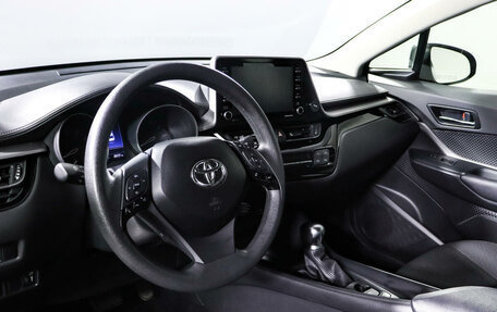 Toyota C-HR I рестайлинг, 2021 год, 2 450 000 рублей, 14 фотография
