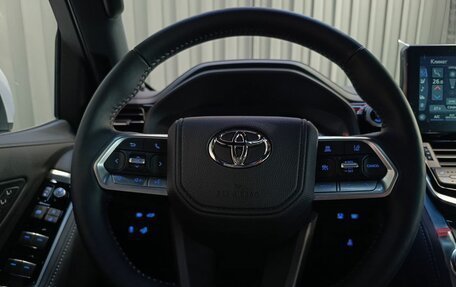Toyota Land Cruiser, 2023 год, 13 890 000 рублей, 17 фотография
