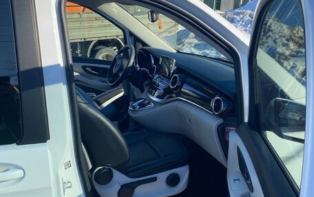 Mercedes-Benz V-Класс, 2018 год, 4 500 000 рублей, 10 фотография