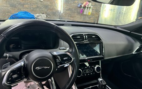 Jaguar XE I рестайлинг, 2019 год, 3 290 000 рублей, 19 фотография