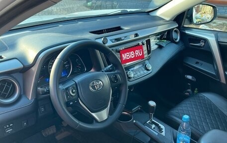 Toyota RAV4, 2014 год, 1 990 000 рублей, 13 фотография