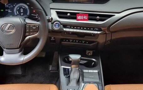 Lexus UX I, 2021 год, 4 025 000 рублей, 6 фотография
