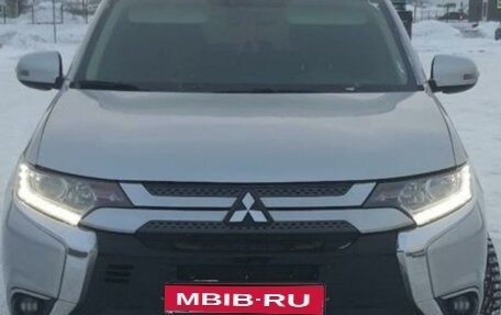 Mitsubishi Outlander III рестайлинг 3, 2017 год, 2 390 000 рублей, 1 фотография