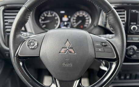 Mitsubishi Outlander III рестайлинг 3, 2019 год, 2 350 000 рублей, 11 фотография