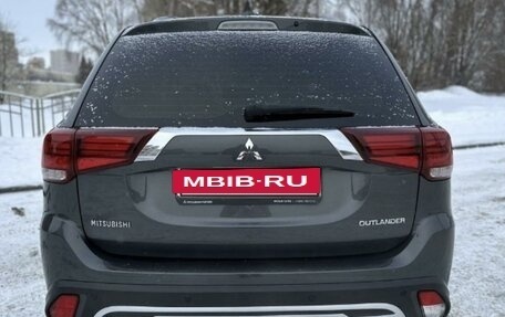 Mitsubishi Outlander III рестайлинг 3, 2019 год, 2 350 000 рублей, 6 фотография