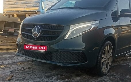 Mercedes-Benz V-Класс, 2018 год, 4 450 000 рублей, 2 фотография