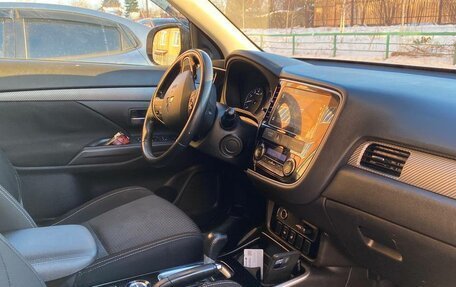 Mitsubishi Outlander III рестайлинг 3, 2018 год, 2 200 000 рублей, 17 фотография