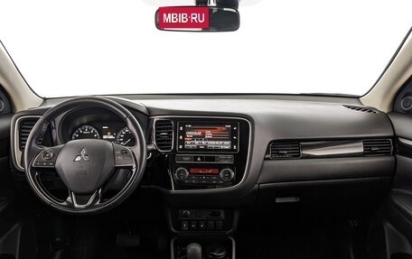 Mitsubishi Outlander III рестайлинг 3, 2020 год, 2 650 000 рублей, 17 фотография