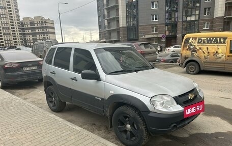 Chevrolet Niva I рестайлинг, 2018 год, 710 000 рублей, 4 фотография