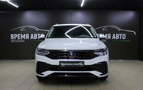 Volkswagen Tiguan II, 2021 год, 5 099 000 рублей, 2 фотография
