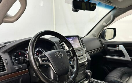 Toyota Land Cruiser 200, 2017 год, 6 200 000 рублей, 9 фотография