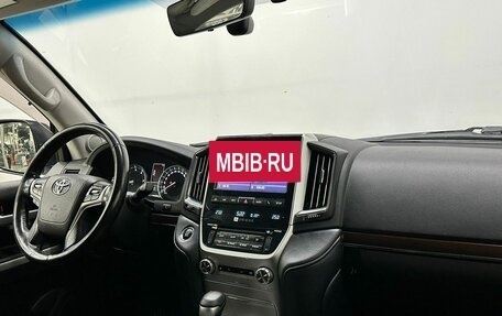 Toyota Land Cruiser 200, 2017 год, 6 200 000 рублей, 10 фотография