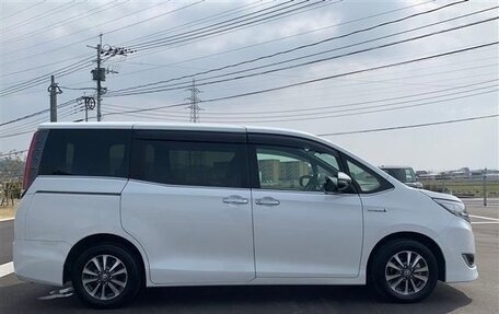 Toyota Esquire I, 2019 год, 1 600 000 рублей, 7 фотография