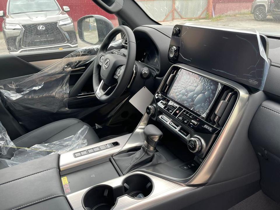Lexus LX III рестайлинг 2, 2024 год, 23 000 000 рублей, 8 фотография