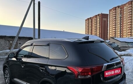 Mitsubishi Outlander III рестайлинг 3, 2019 год, 2 680 000 рублей, 5 фотография