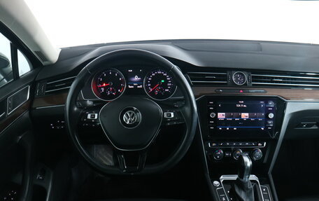Volkswagen Passat B8 рестайлинг, 2018 год, 2 330 000 рублей, 10 фотография