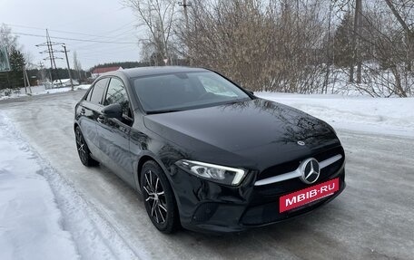 Mercedes-Benz A-Класс, 2019 год, 2 350 000 рублей, 2 фотография