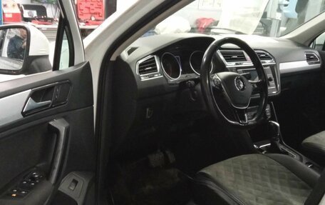 Volkswagen Tiguan II, 2017 год, 2 142 000 рублей, 5 фотография