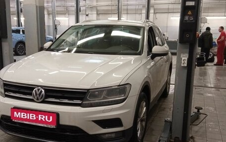 Volkswagen Tiguan II, 2017 год, 2 142 000 рублей, 1 фотография