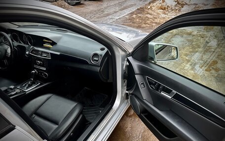 Mercedes-Benz C-Класс, 2011 год, 1 900 000 рублей, 19 фотография