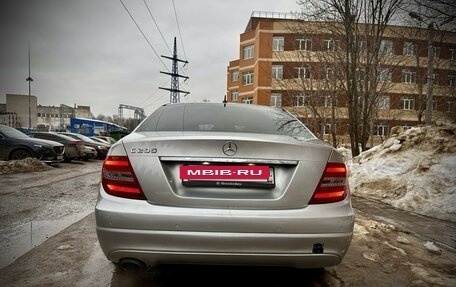 Mercedes-Benz C-Класс, 2011 год, 1 900 000 рублей, 24 фотография