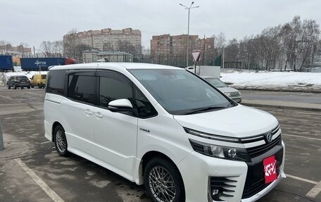 Toyota Voxy III, 2016 год, 2 070 000 рублей, 2 фотография