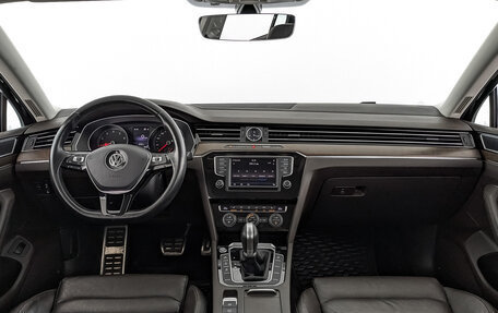 Volkswagen Passat B8 рестайлинг, 2016 год, 2 750 000 рублей, 16 фотография