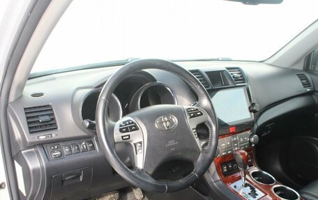 Toyota Highlander III, 2011 год, 1 750 000 рублей, 15 фотография