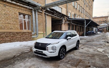 Mitsubishi Outlander, 2022 год, 4 500 000 рублей, 8 фотография