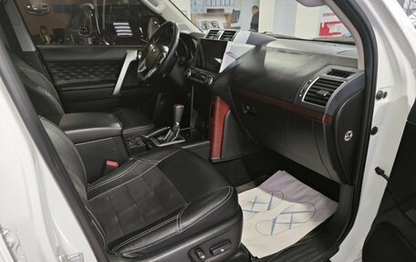 Toyota Land Cruiser Prado 150 рестайлинг 2, 2014 год, 3 865 000 рублей, 11 фотография