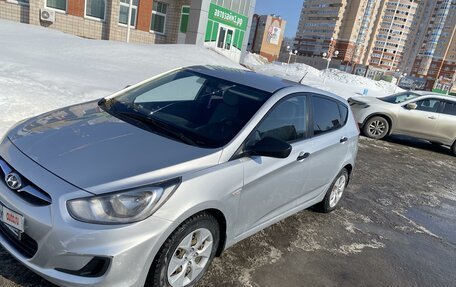 Hyundai Solaris II рестайлинг, 2012 год, 830 000 рублей, 2 фотография