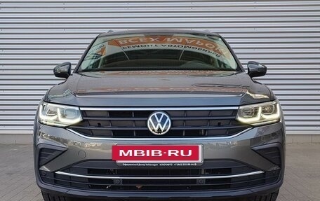 Volkswagen Tiguan II, 2021 год, 3 650 000 рублей, 2 фотография