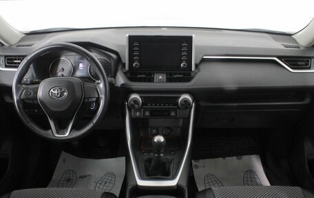 Toyota RAV4, 2021 год, 3 190 000 рублей, 11 фотография