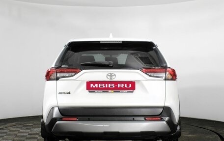 Toyota RAV4, 2021 год, 3 190 000 рублей, 6 фотография