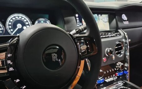 Rolls-Royce Cullinan, 2019 год, 32 000 000 рублей, 5 фотография