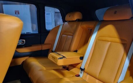 Rolls-Royce Cullinan, 2019 год, 32 000 000 рублей, 7 фотография