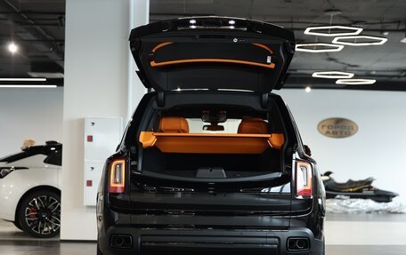 Rolls-Royce Cullinan, 2023 год, 83 000 000 рублей, 13 фотография