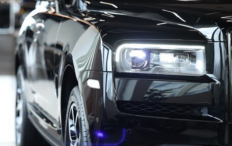 Rolls-Royce Cullinan, 2023 год, 83 000 000 рублей, 35 фотография