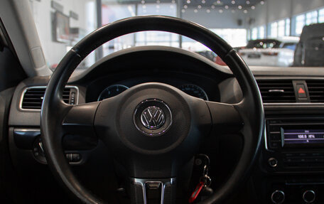 Volkswagen Jetta VI, 2013 год, 1 099 000 рублей, 13 фотография