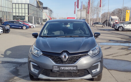 Renault Kaptur I рестайлинг, 2017 год, 1 876 000 рублей, 2 фотография