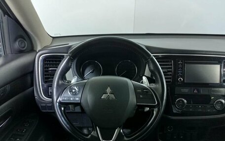 Mitsubishi Outlander III рестайлинг 3, 2017 год, 1 990 000 рублей, 19 фотография